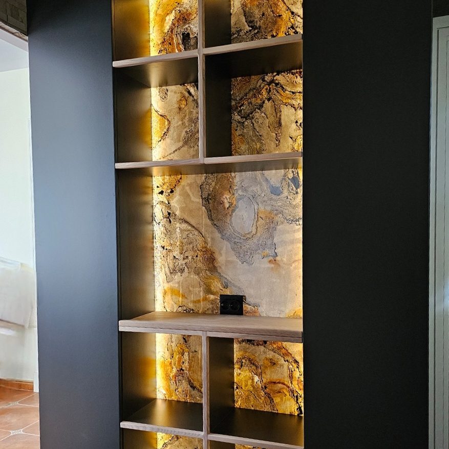 Regalnische „Onyx“ — Steinfurnier · hinterleuchtet
